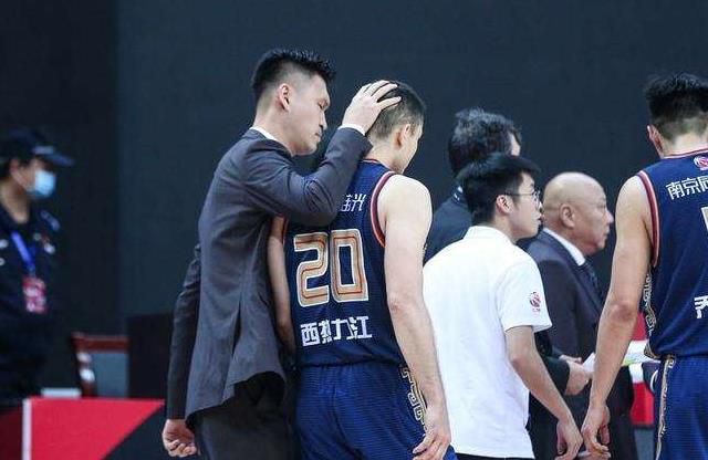 深夜顶弄裸睡小丹第一部