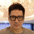 黑色丝袜吻戏亲胸摸腿视频