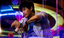 激情乱人伦